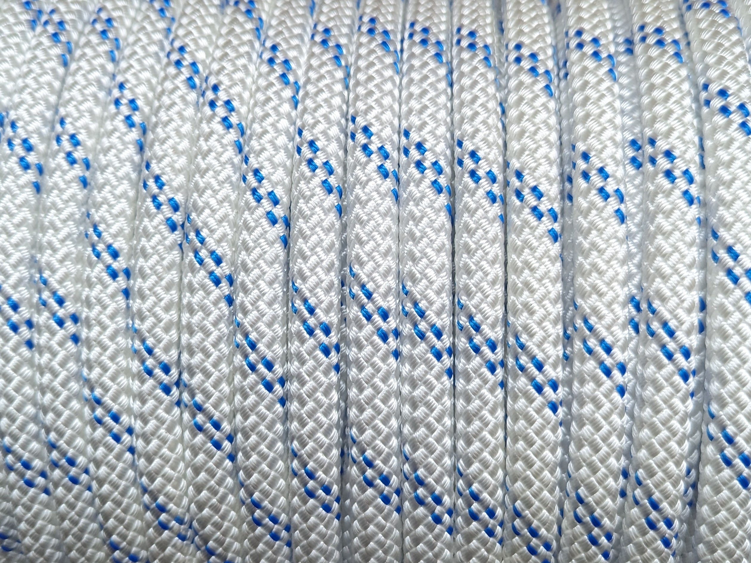10.5mm Tutus Static Line White with Blue fleck